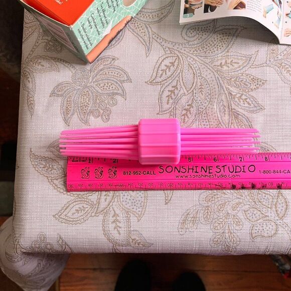 No Heat Curling PinβCurls Victory Rolls 2 Sizes Booklet PINK 1920 Vintage Look - Picture 5 of 16